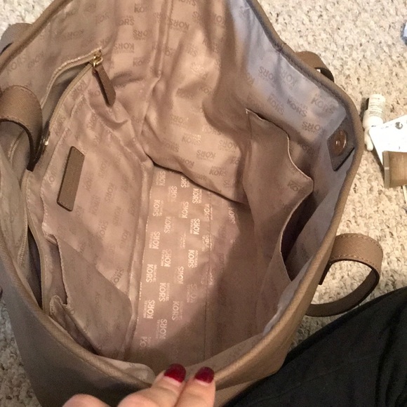 EUC AUTHENTIC Michael Kors Large purse - Picture 3 of 8